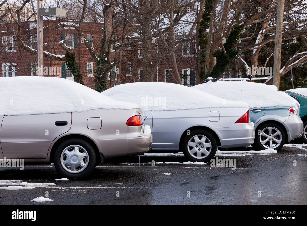 Cars covered in snow hires stock photography and images Alamy