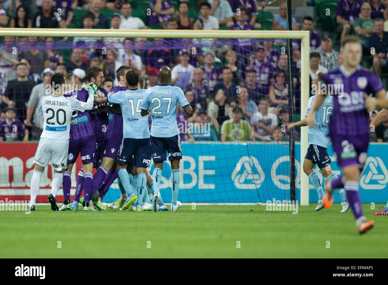 Perth, Australia. 7th February, 2015. Hyundai A-League, Perth Glory versus Sydney FC, Tempers flare during the first half of the game. Credit:  Action Plus Sports Images/Alamy Live News Stock Photo