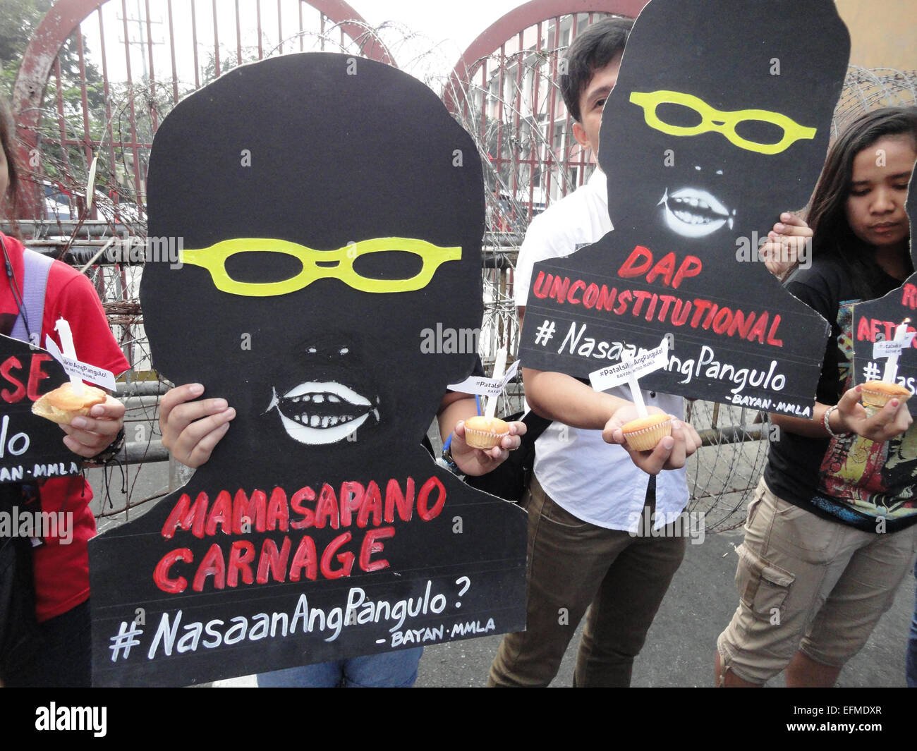 Filipino protesters hold cupcake candles and shadow cut-outs of President Benigno Aquino III near the Malacanang presidential palace, a day before the latter's 55th birthday. Each cut-out contains topics that hound the nation, one of which is the recent Mamasapano clash, where suspected Malaysian bombmaker Zulkifri 'Marwan' Abdhir was reportedly killed. The hashtag '#NasaanAngPangulo' reads in English as, 'Where is the President?' © Richard James Mendoza/Pacific Press/Alamy Live News Stock Photo