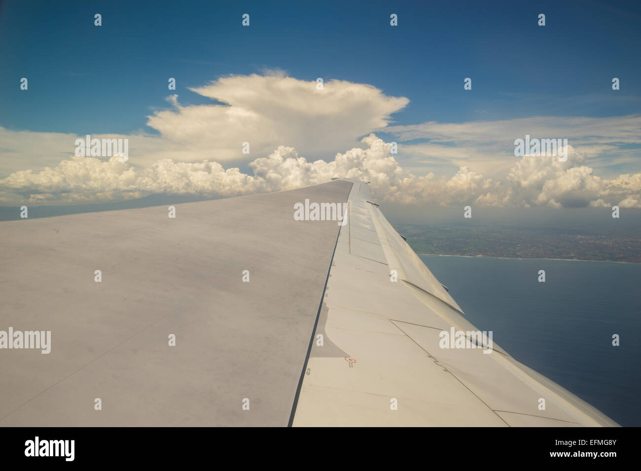 Wing of Malaysia Airlines air craft MH0851 flying above Timor Sea, Indonesia Stock Photo