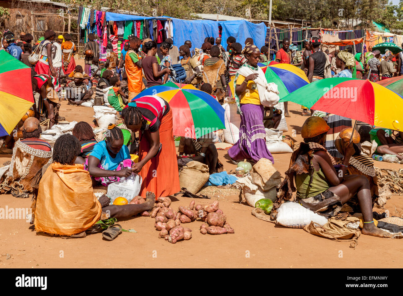 Banna Tribes People At The Key Afer Thursday Market, The Omo Valley, Ethiopia Stock Photo