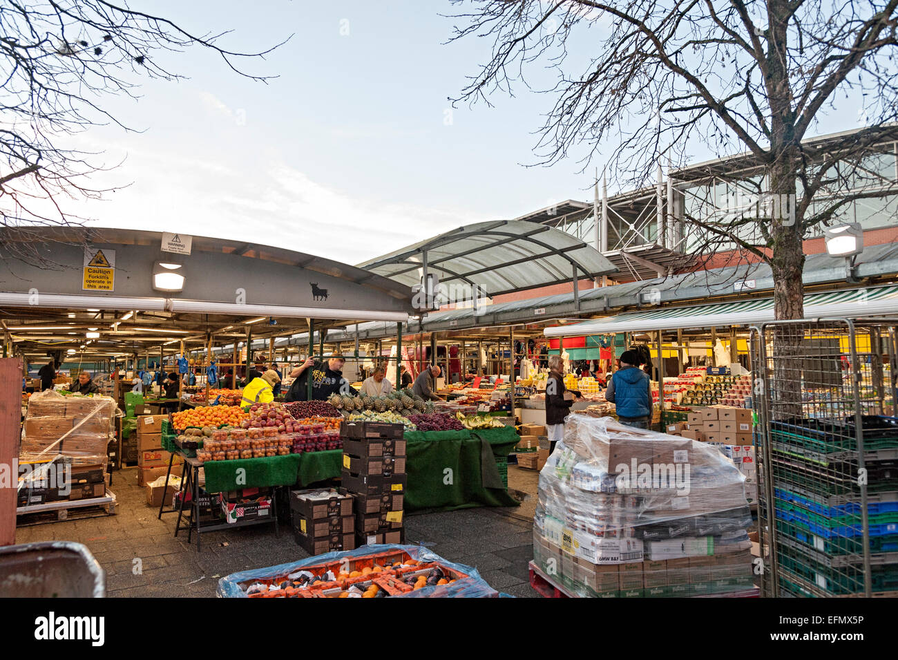 Bullring open air fruit and vegetable market shopping centre birmingham hires stock photography