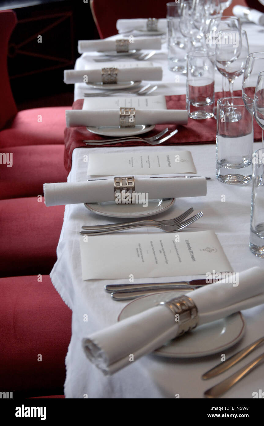 Place settings in an expensive restaurant Stock Photo Alamy