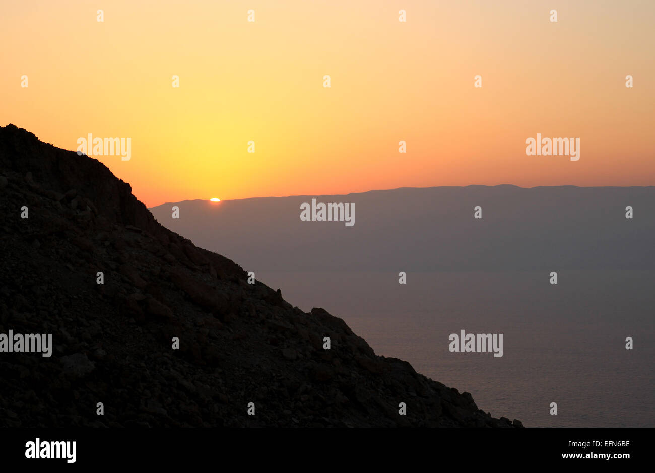 Rising sun over sea hi-res stock photography and images - Alamy