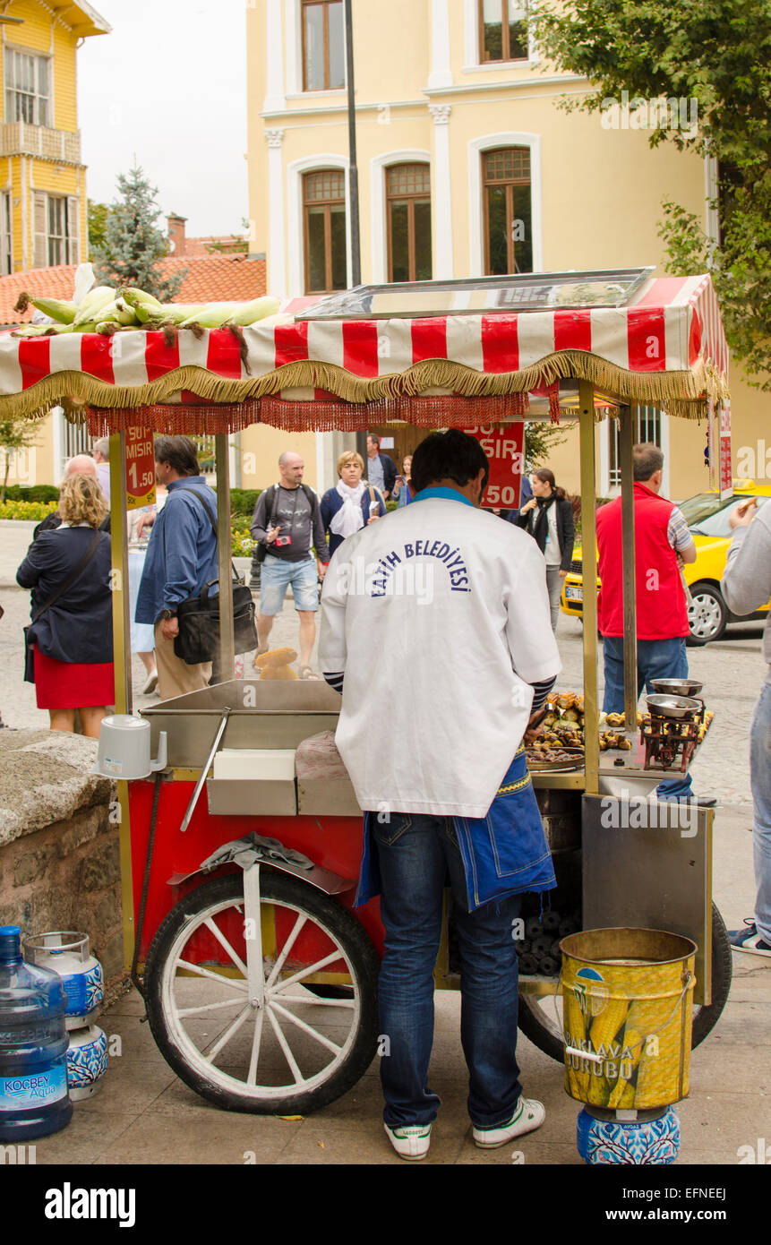 Simit bread maker and seller stall, Sultanahmet, Istanbul, Turkey Stock Photo