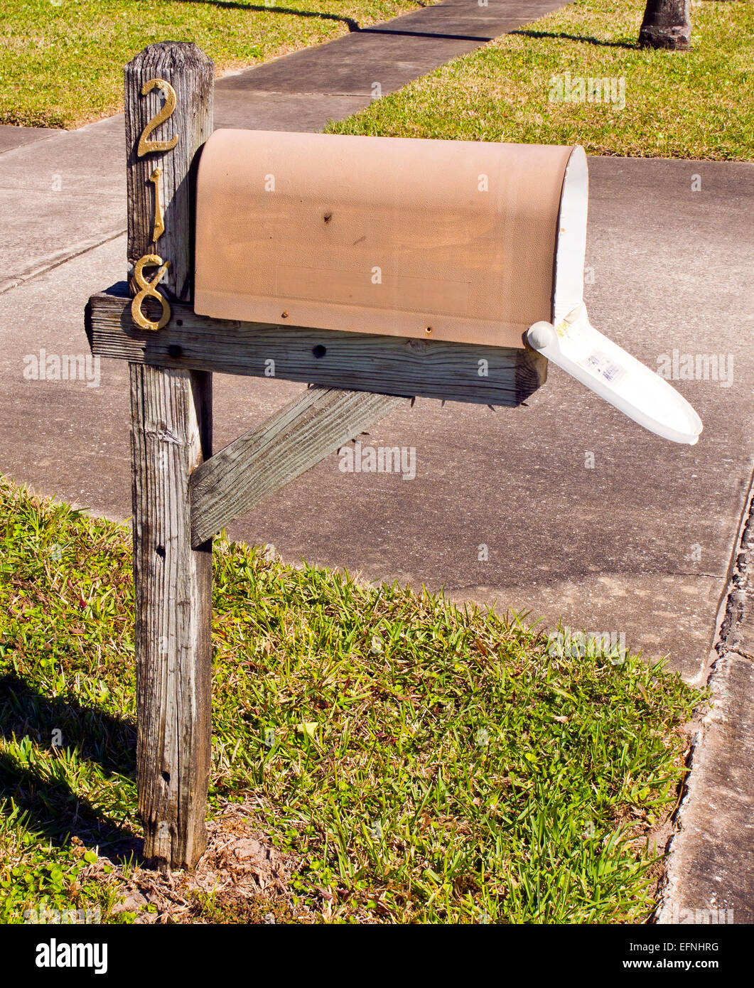 Empty mailbox hi-res stock photography and images - Alamy