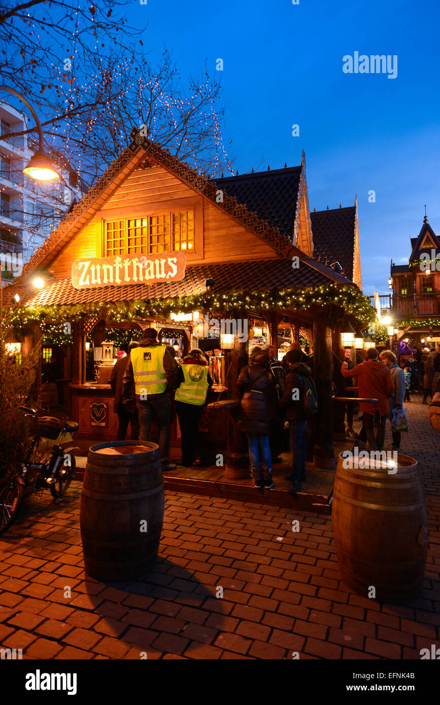 Old town christmas market cologne hires stock photography and images
