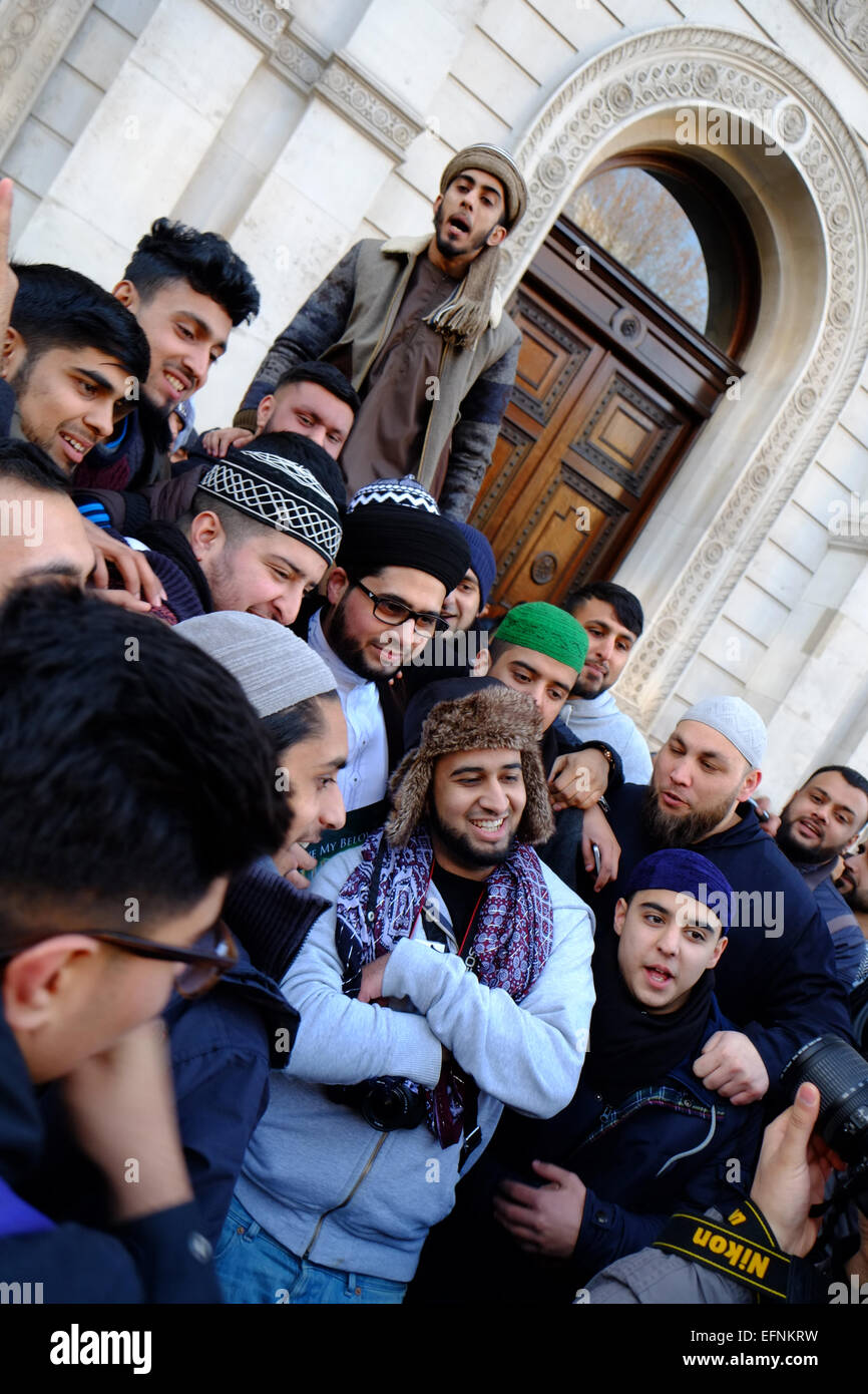 London, UK. 08th Feb, 2015. Hundreds of Muslims, mainly from the north of England, gathered on Whitehall to protest against depections of the prophet Muhammed. A small amount of counter protesters from Britain First and Edl also attended. Young Muslim men form an exitable crowd around Imam Ijaz Shaami Credit:  Rachel Megawhat/Alamy Live News Stock Photo