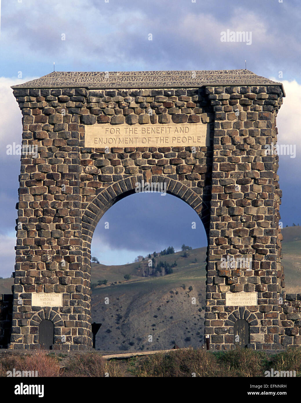 Yellowstone Park Pin Roosevelt Arch Centennial 1903-2003  