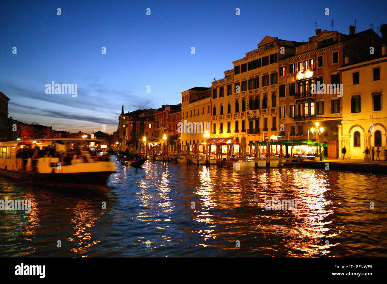 Italien Lagune Venedig Canale Grande Nacht Beleuchtet Lichter Kanal Europa Sueden Stadt