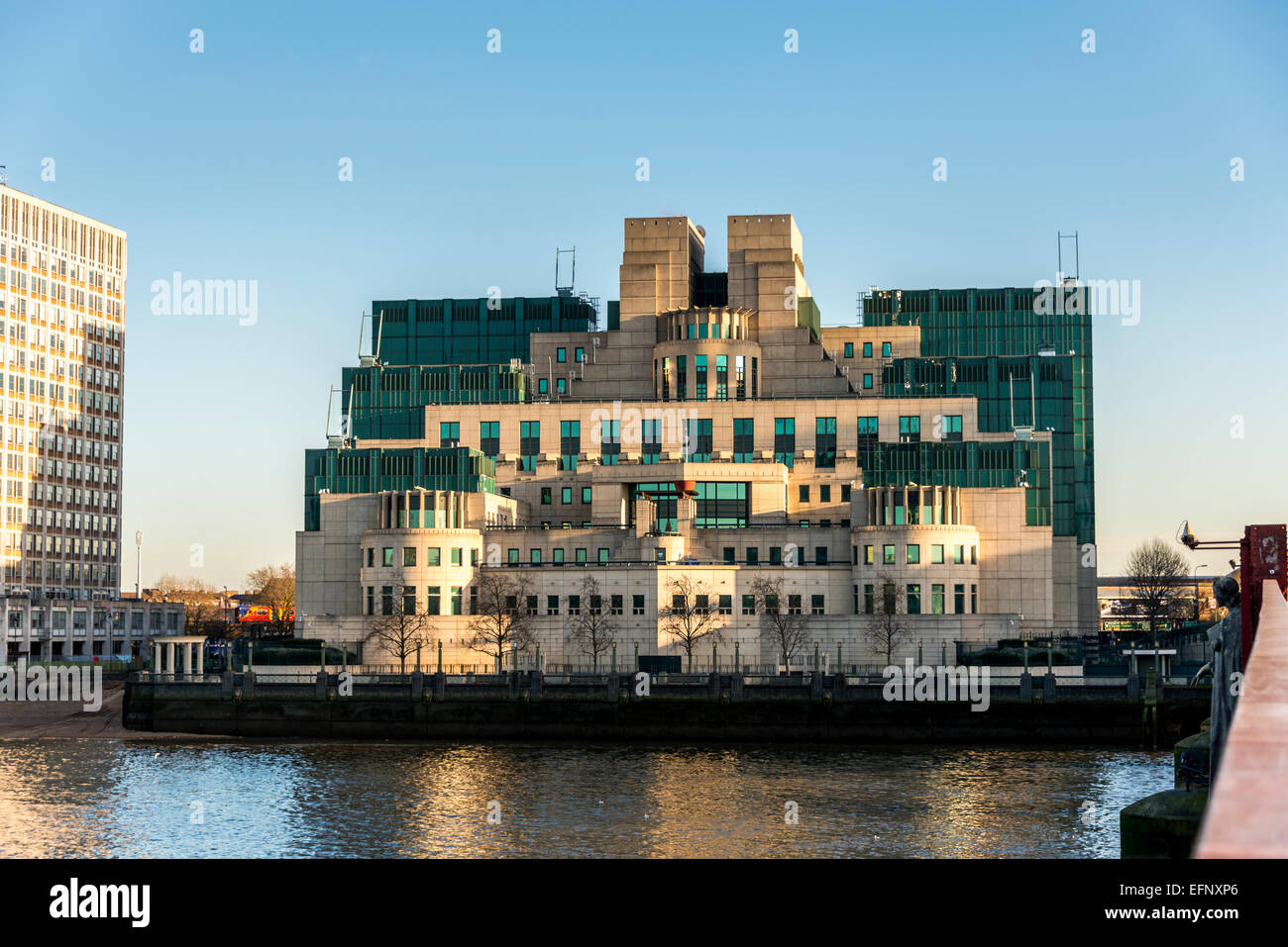 The headquarters of the British Secret Intelligence Service (SIS or MI6), at Vauxhall Cross, is located at 85 Albert Embankment Stock Photo
