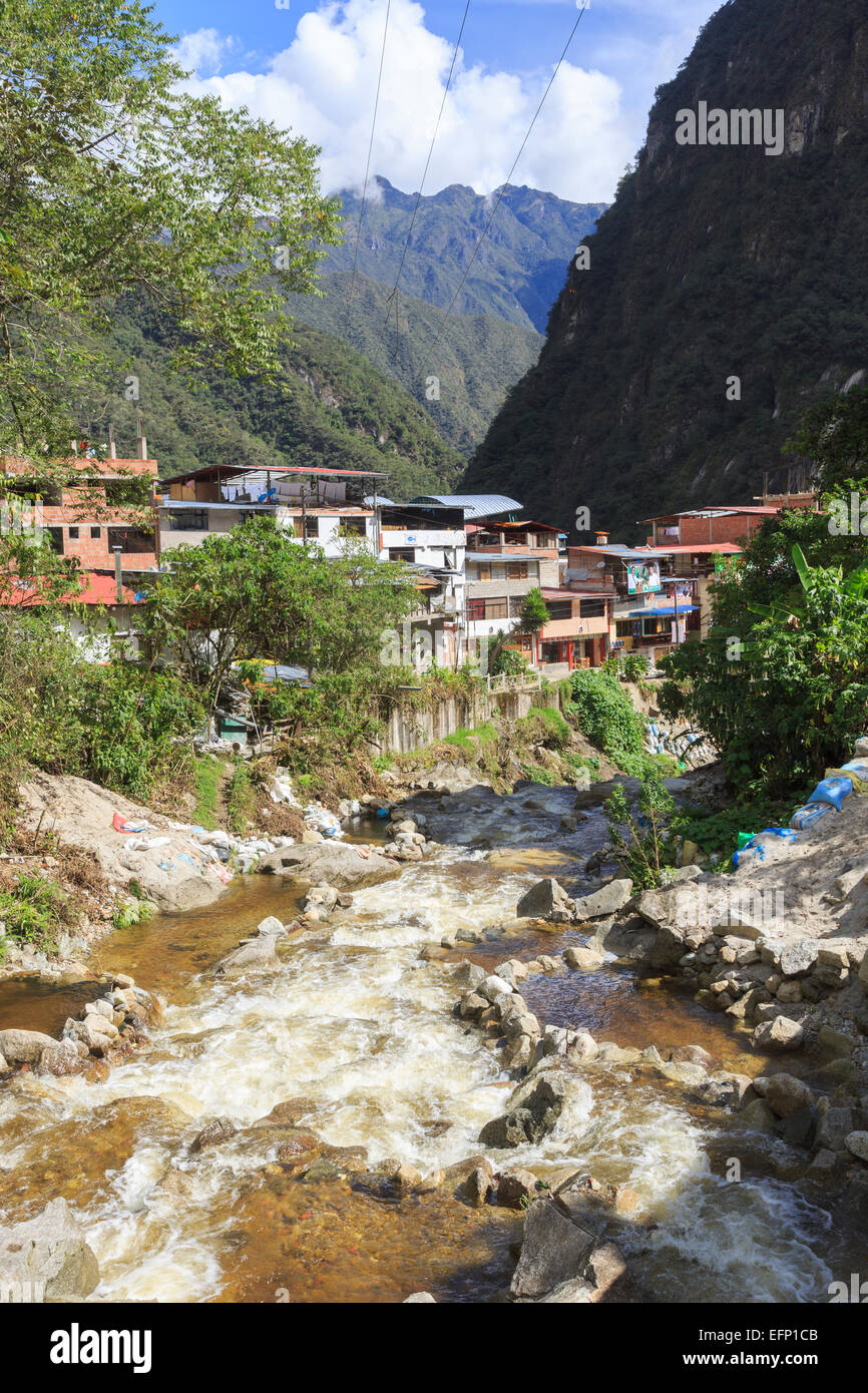 White water in the Willkanuta River running through a gorge through Agua Calientes, Urubamba Valley, below Machu Picchu, Cusco, Peru Stock Photo