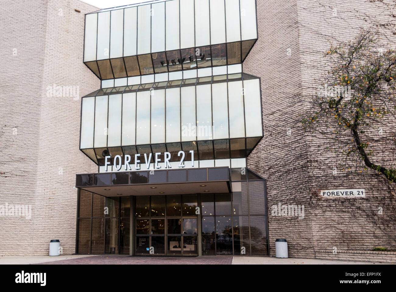 Forever 21 new york hi-res stock photography and images - Alamy