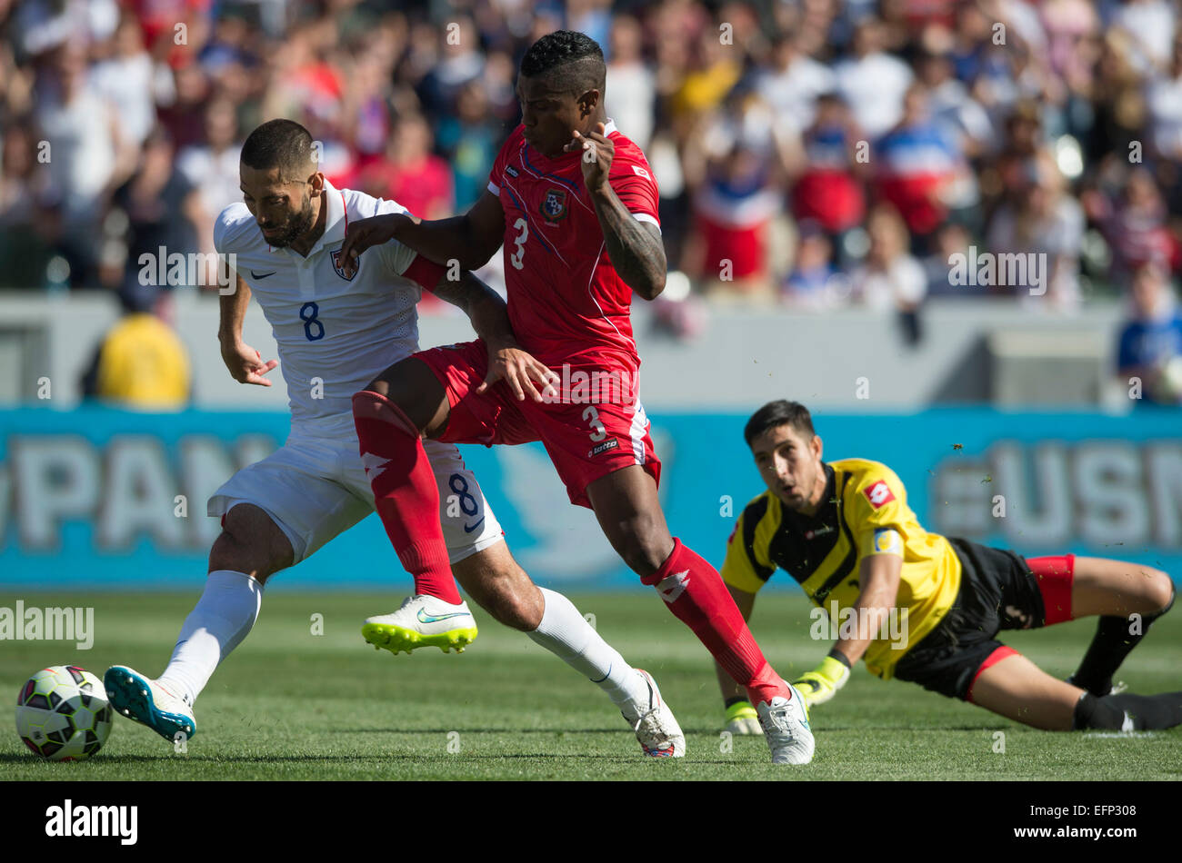 Carson City, US. 8th Feb, 2015. Clint Dempsey (L) of the United States shoots and scores during a soccer friendly match between the US and Panama in Carson City, the US, Feb. 8, 2015. The US won 2-0. Credit:  Yang Lei/Xinhua/Alamy Live News Stock Photo