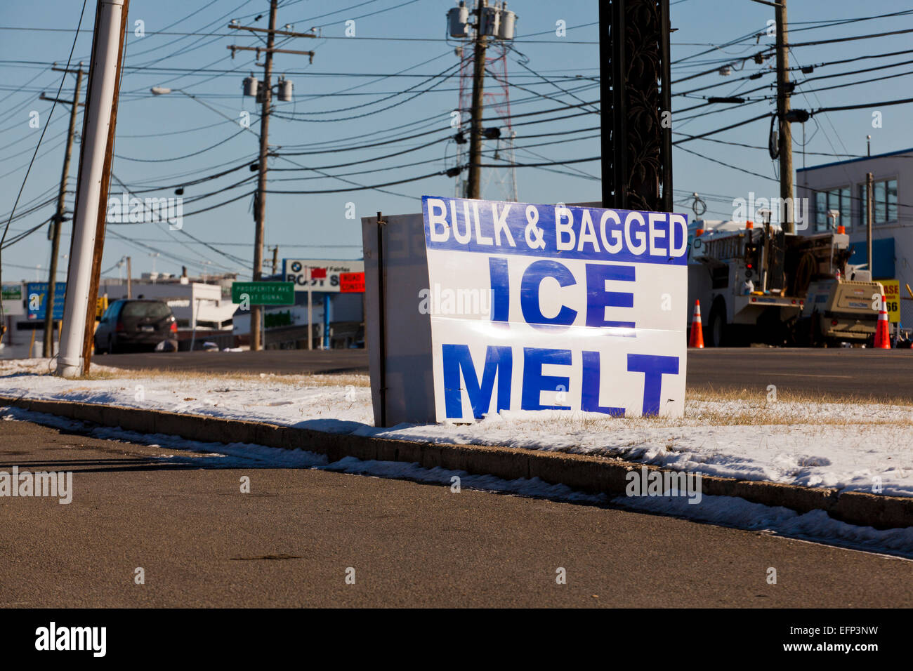 Bulk and Bagged Ice Melt advertisement on road - Virgina USA Stock Photo