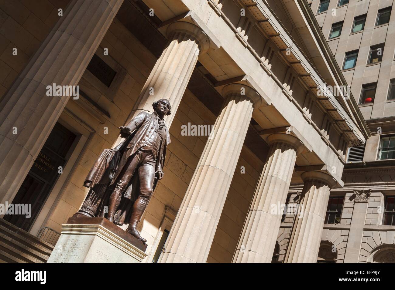 Washington, statue, Wall Street, New York Stock Photo Alamy