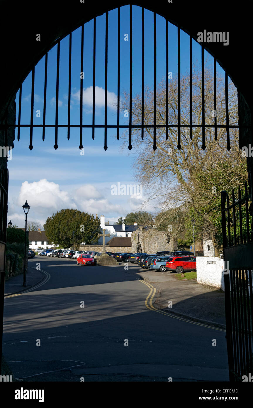 Llandaff High Street and Preaching cCross from the Gateway of the ancient Bishops Palace ruins, Llandaff, Cardiff, Wales. Stock Photo
