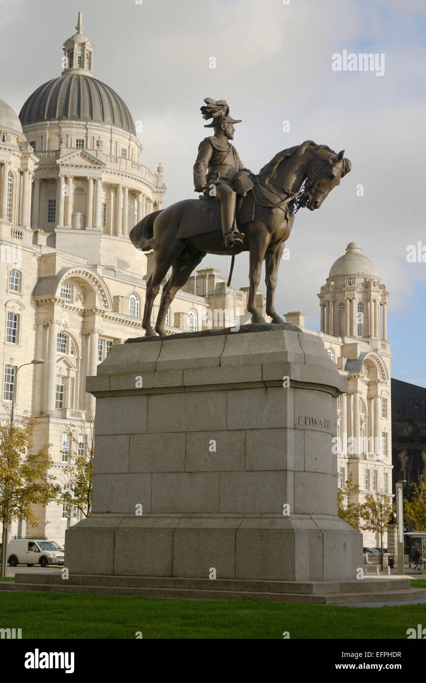 Statue of Edward V11 and the Port of Liverpool Building, Waterfront, Pier Head, UNESCO, Liverpool, Merseyside, England, UK Stock Photo