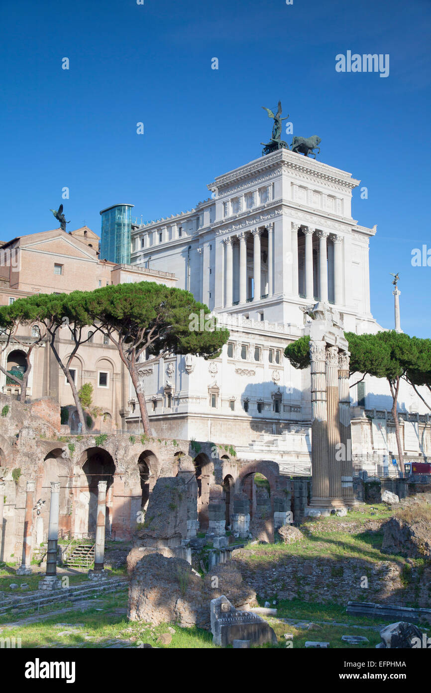 Roman Forum, UNESCO World Heritage Site, and National Monument to Victor Emmanuel II, Rome, Lazio, Italy, Europe Stock Photo