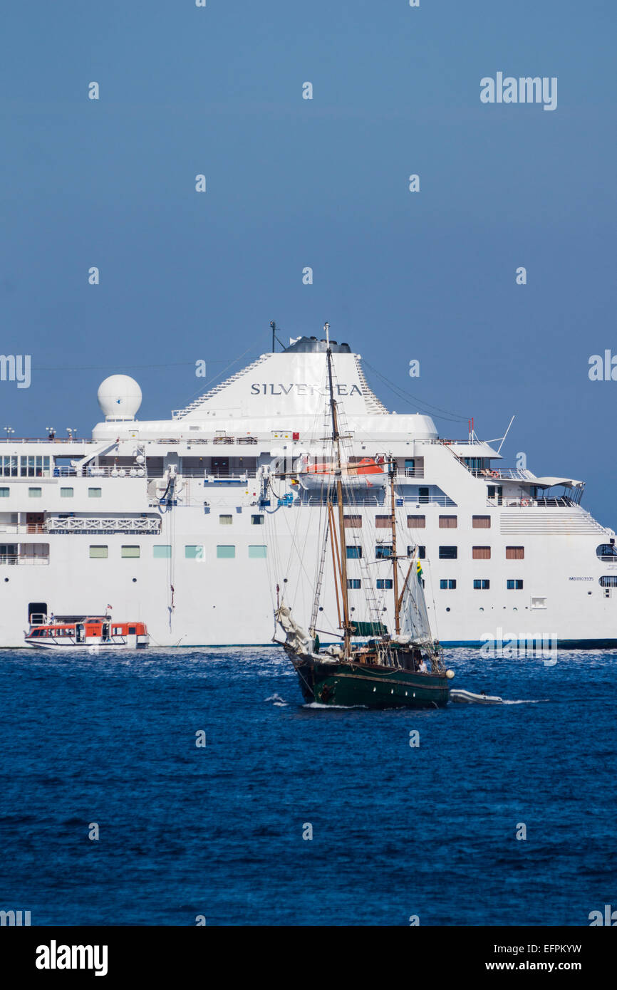 A mediterainean cruiseliner anchors up outside the bay at Port de Sollér in Mallorca and passengers get in by boat Stock Photo