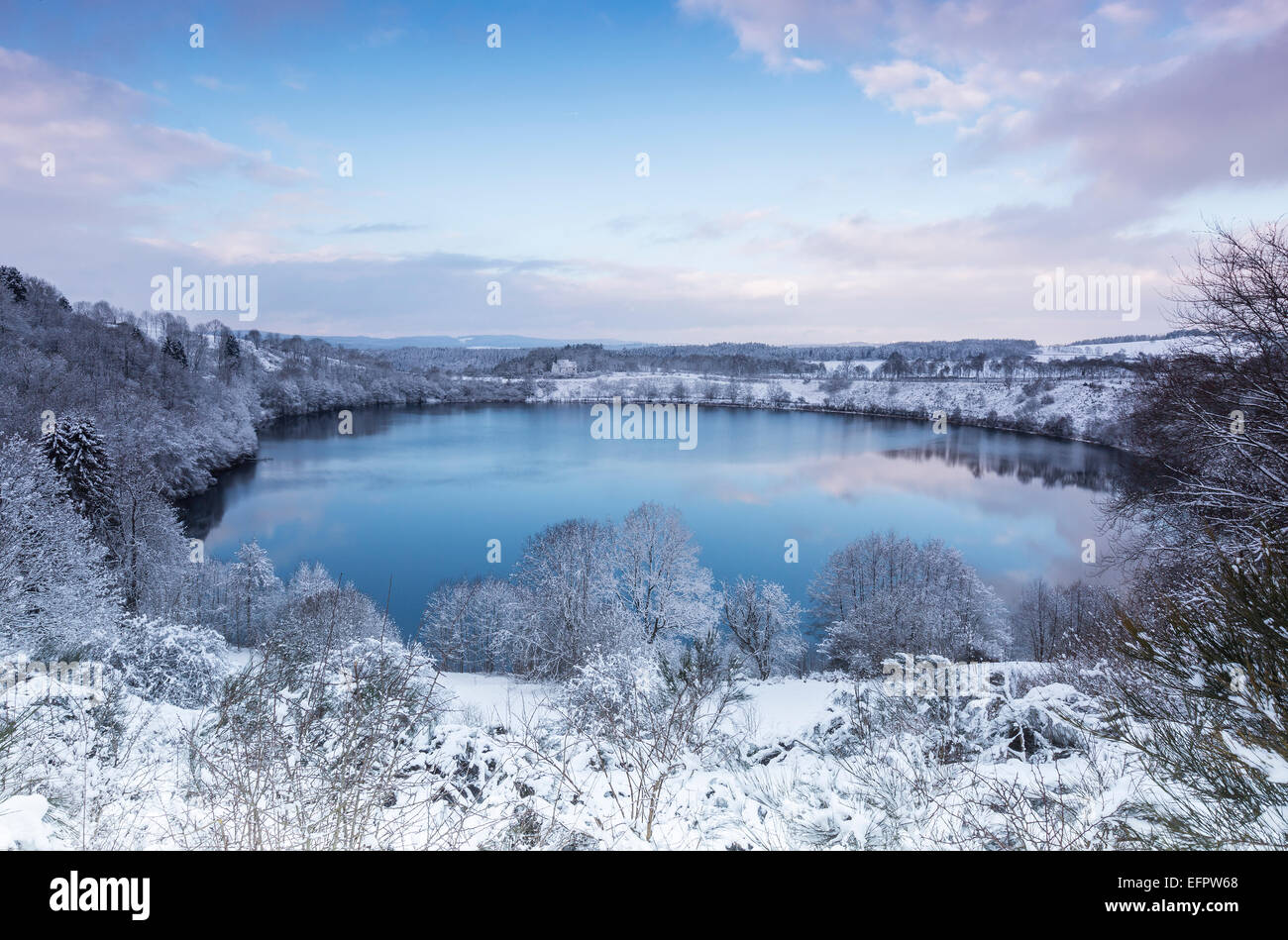 Weinfelder Maar, also Totenmaar, maar lake in winter, Schalkenmehren, Daun, Volcanic Eifel, Rhineland-Palatinate, Germany Stock Photo