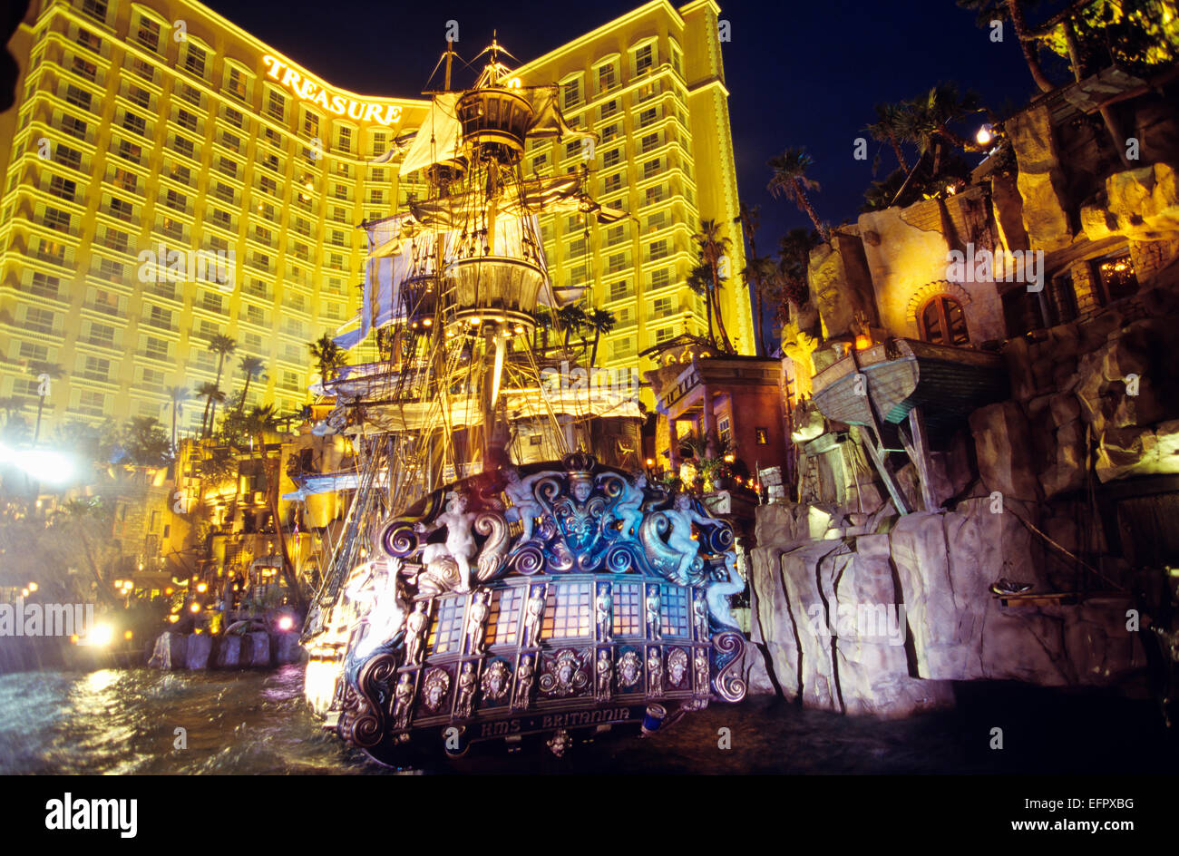 One of Las Vegas' hottest new attractions is a sea battle at Treasure  Island Resort, Las Vegas, Nevada, USA Stock Photo - Alamy