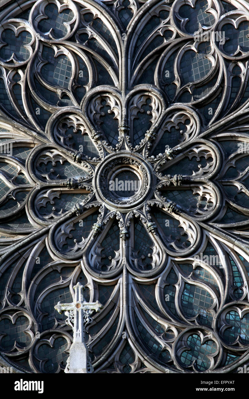 Rose window in the south transept of All Saints Parish Church, Leamington Spa. (Photo taken from the outside.) Stock Photo