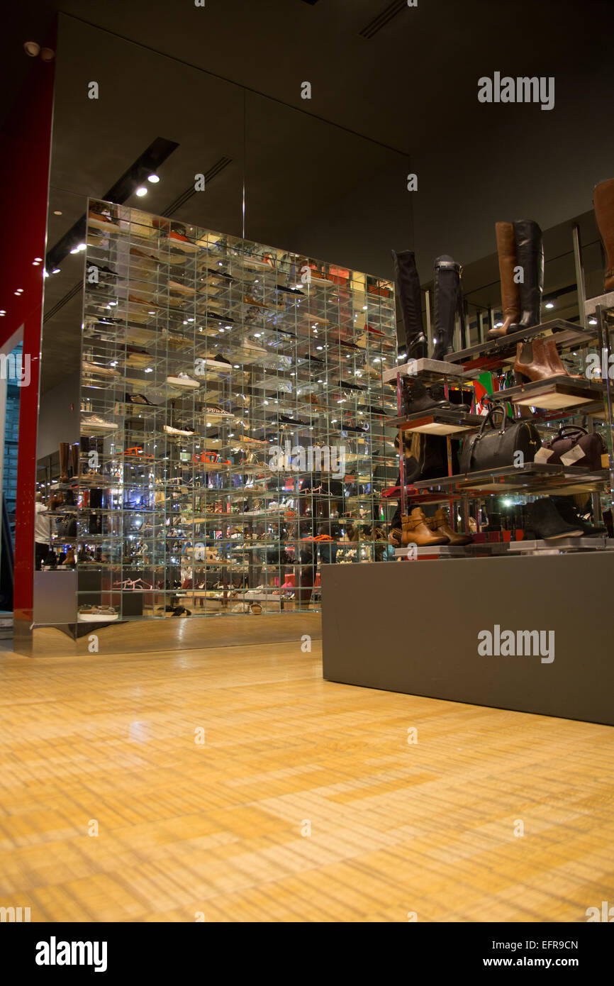 Shoe shop in the Dubai Mall Stock Photo Alamy