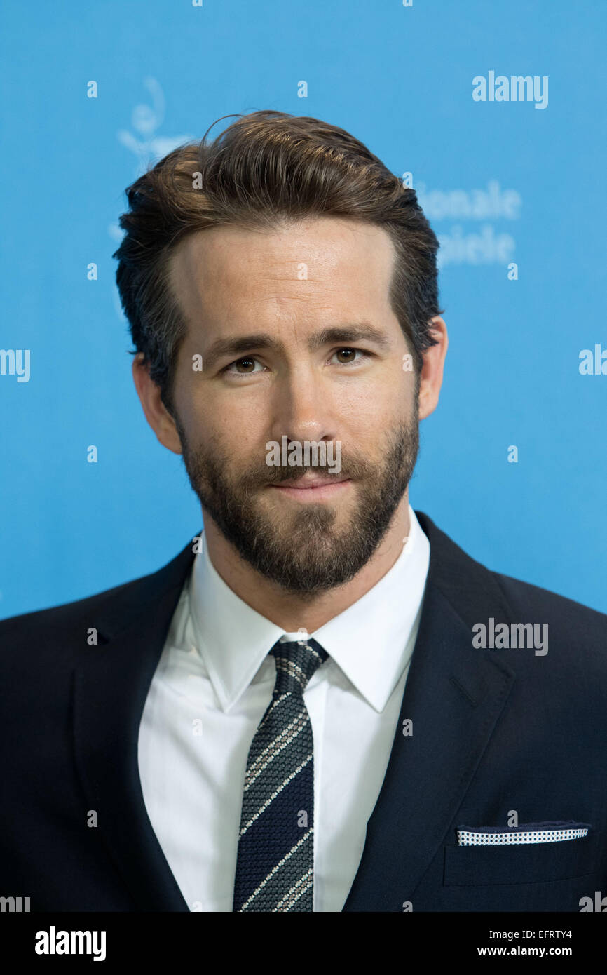 RYAN REYNOLDS POSTER, THE CAPTIVE, 2014 Stock Photo - Alamy