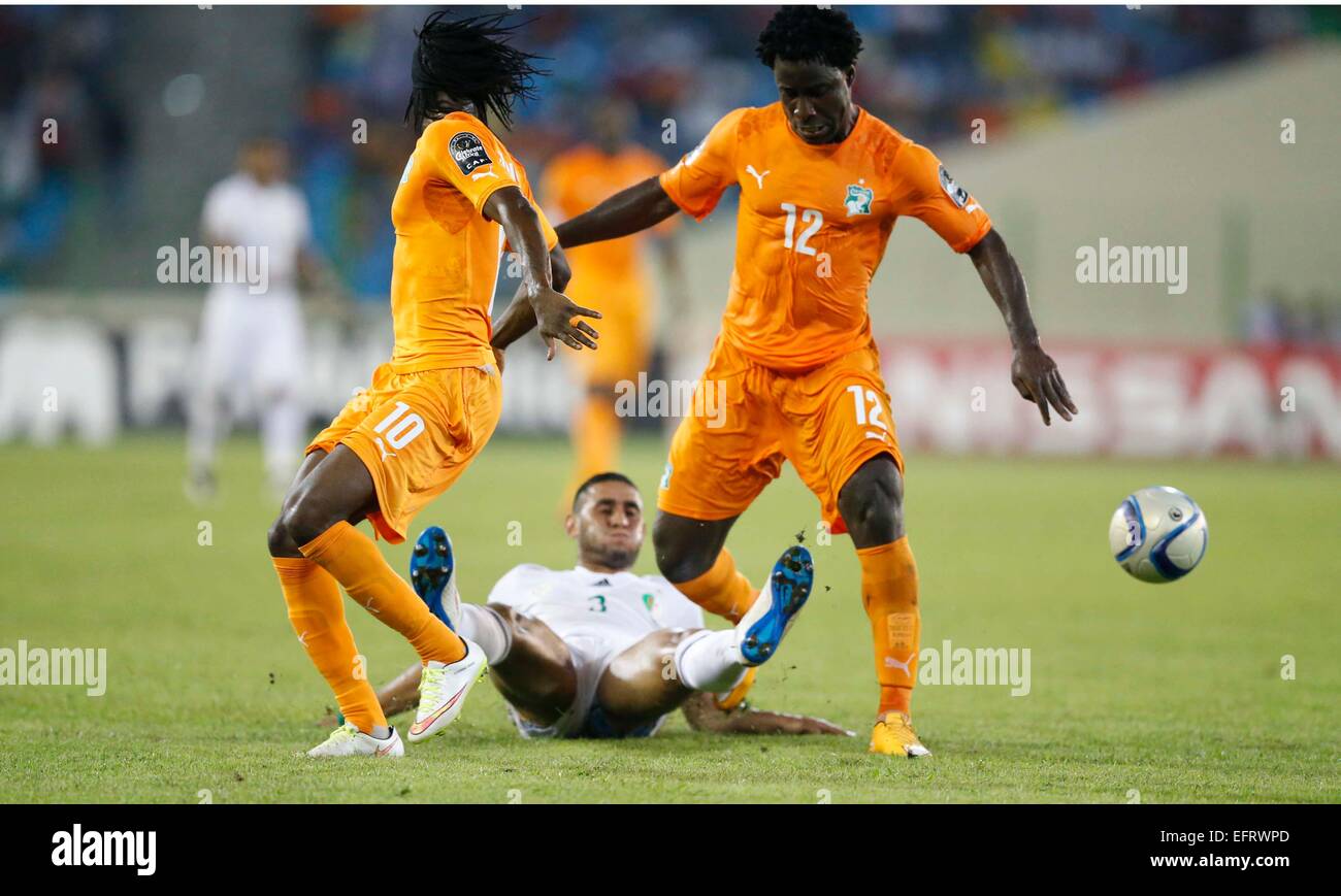 Faouzi Ghoulam (C) of Algeria is tackled by Gervinho (L) and Wilfried Bony of Ivory Coast during their AFCON 2015 Quarter Finals Match on February 1 2015 at Estadio de Malabo Equatorial Guinea. Photo/Mohammed Amin/www.pic-centre.com (Equatorial Guinea) Stock Photo