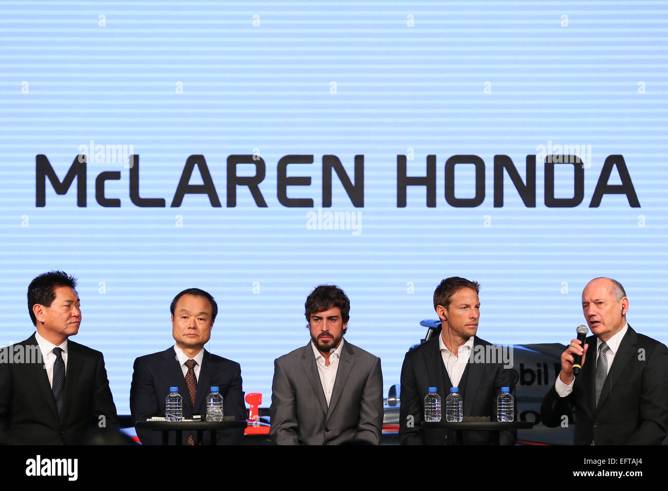Tokyo, Japan. 10th Feb, 2015. (L-R) Yasuhisa Arai, Takanobu Ito (Honda), Fernando Alonso, Jenson Button, Ron Dennis (McLaren) F1 : (L-R) Honda R&D Co., Ltd. Senior Managing Officer, Chief Officer of Motor Sport Yasuhisa Arai, Honda Motor Co., Ltd. President, Chief Executive Officer and Representative Director Takanobu Ito, McLaren-Honda driver Fernando Alonso, McLaren-Honda driver Jenson Button, and McLaren Technology Group Chairman and Chief Executive Officer Ron Dennis attend a press conference at the Honda Motor Co. headquarters in Tokyo, Japan . Credit:  Yohei Osada/AFLO SPORT/Alamy Live N Stock Photo
