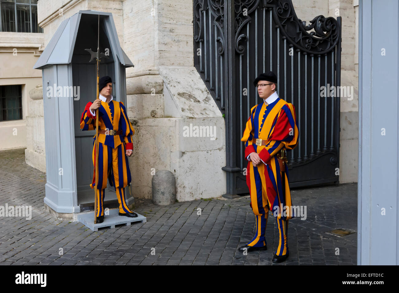 Swiss guardsman at st peters basilica hi-res stock photography and ...