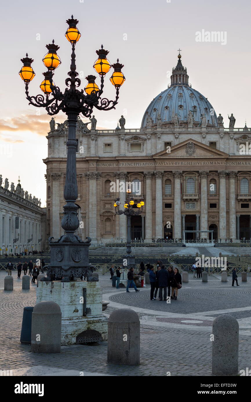 Saint Peter’s cathedral at dusk. Rome, Italy Stock Photo