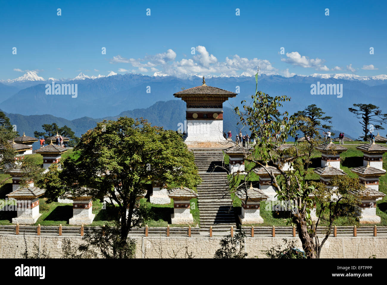 BU00091-00...BHUTAN - Some of the 108 chortens and view of the Bhutanese Himalaya from Dochu La (pass). Stock Photo