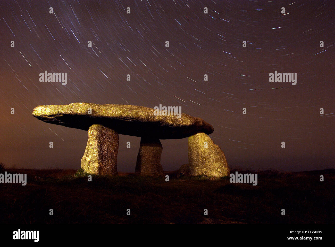 Lanyon Quoit at night. This ancient exposed burial chamber was photographed using a long exposure just a couple of hours after s Stock Photo