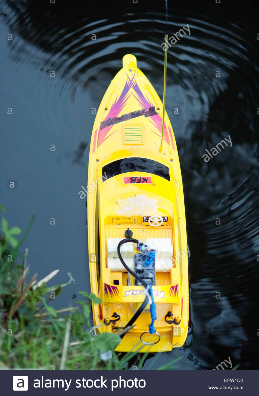 toy water boats remote control