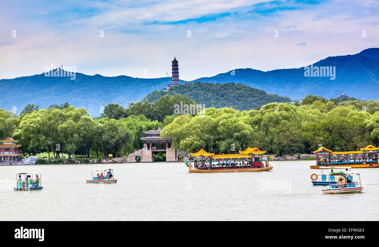 Yue Feng Pagonda Lake Boats Summer Palace Beijing China Stock Photo