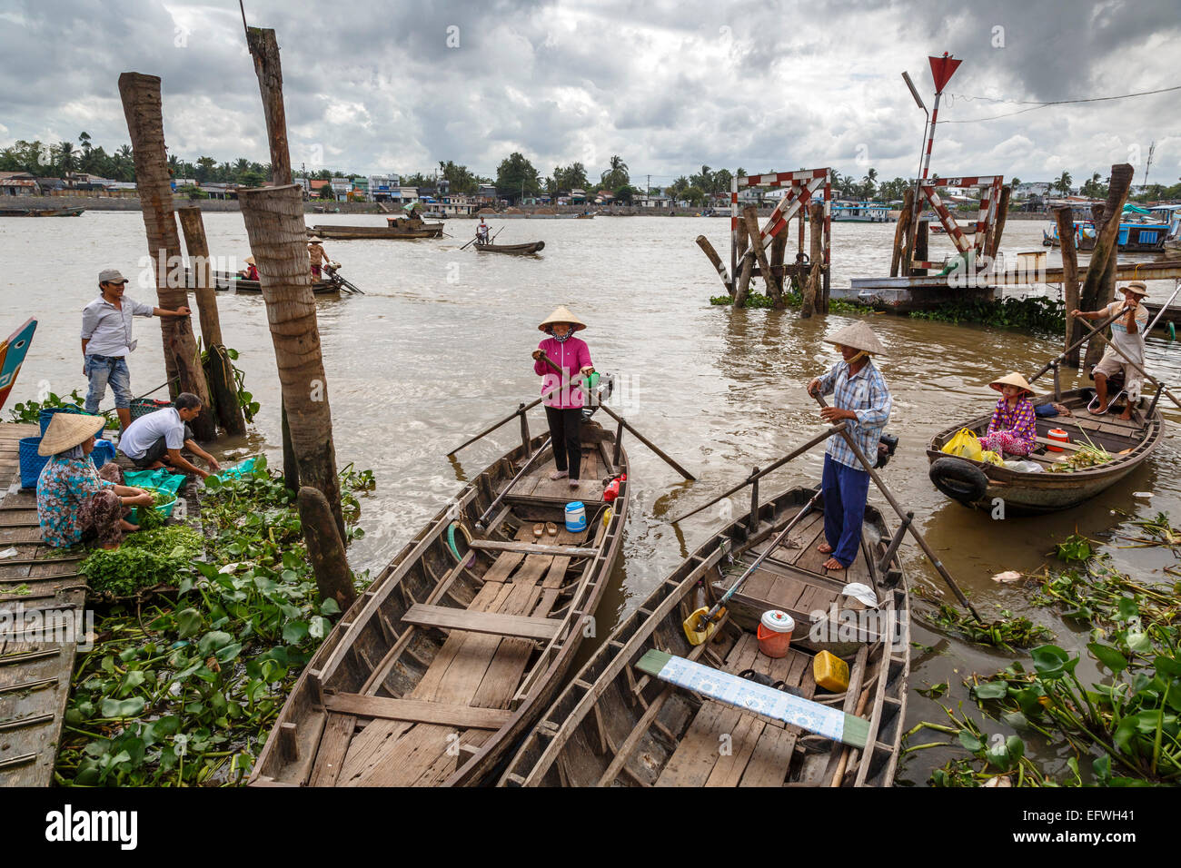 Boats outside Can Tho Market, Mekong Delta, Vietnam Stock Photo - Alamy