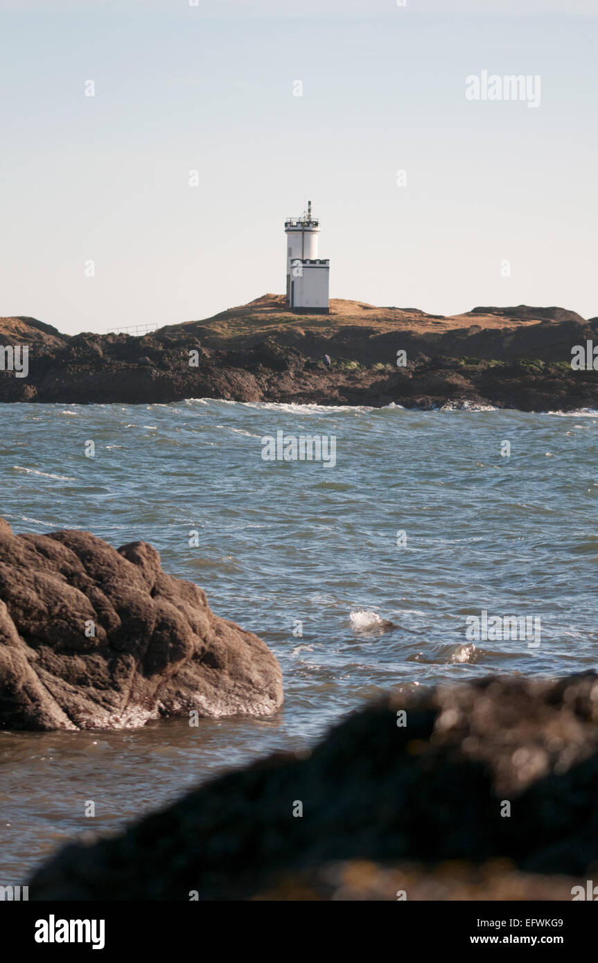 Elie lighthouse with with rocky terrain and river in foreground. Elie, East Neuk of Fife, Scotland Stock Photo