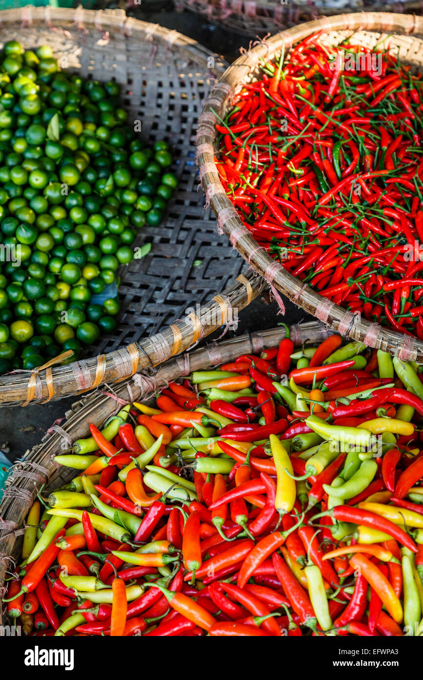 Vietnam hanoi market food hi-res stock photography and images - Alamy
