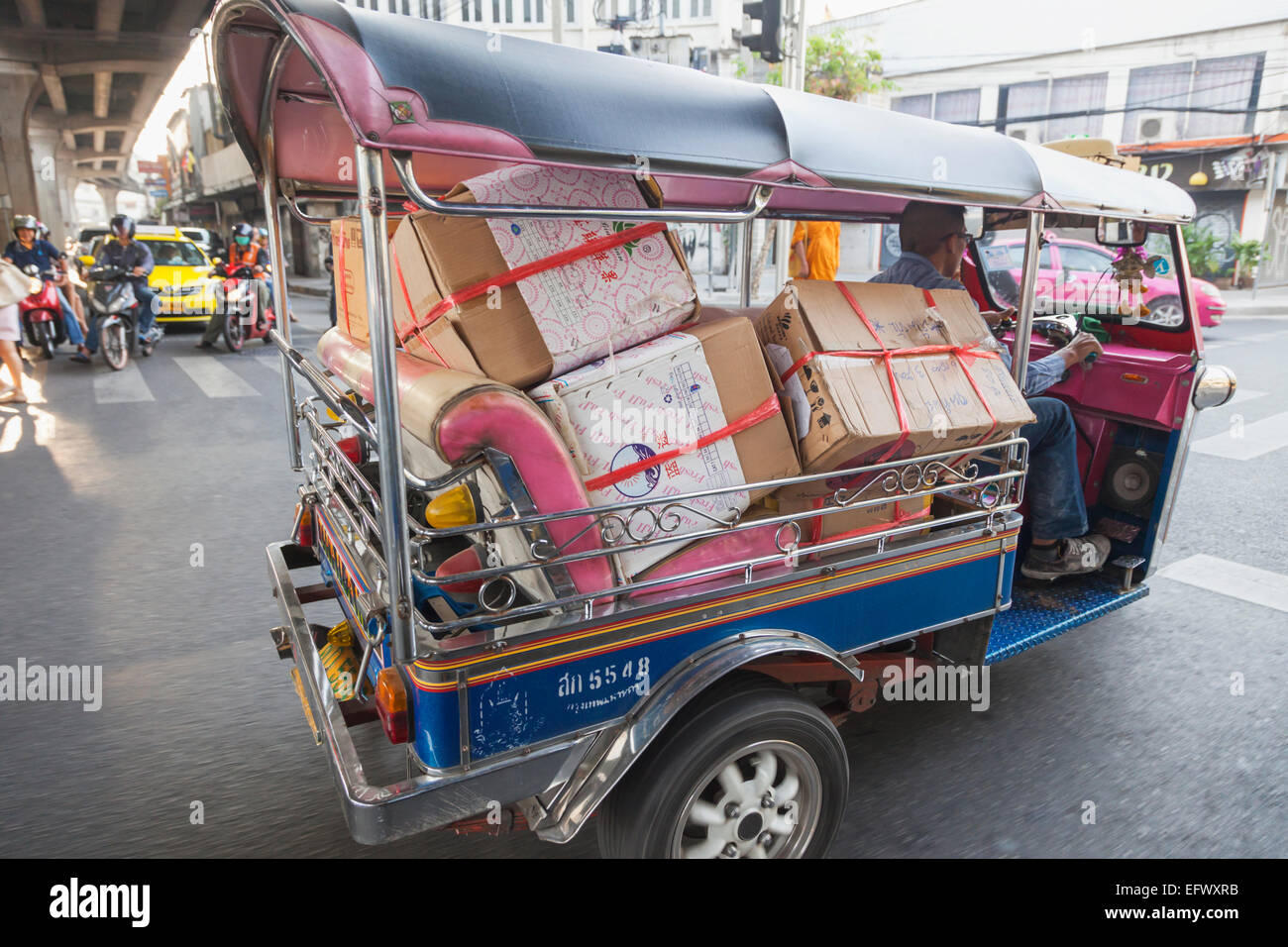 Transporting Boxes Hi res Stock Photography And Images Alamy transporting-boxes-hi-res-stock-photography-and-images-alamy