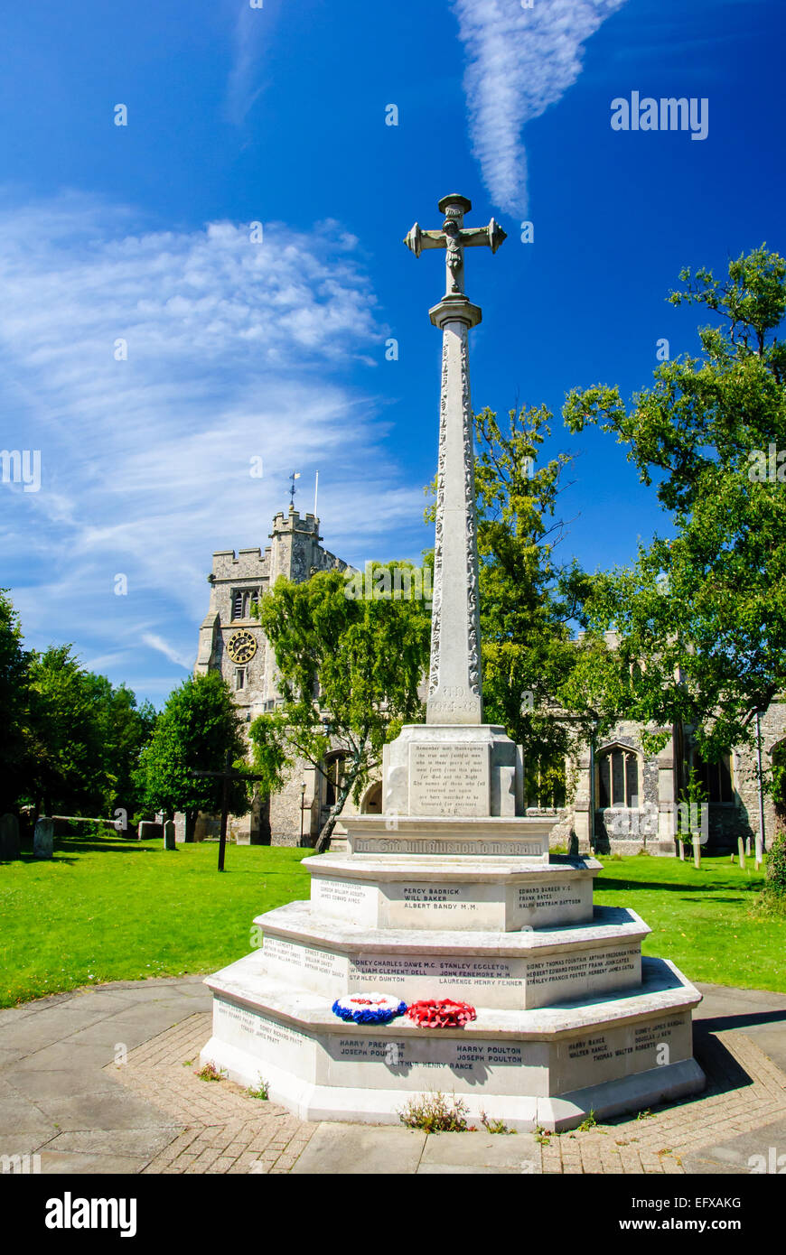 The Parish Church of St Peter & St Paul and War Memorial, Tring, Hertfordshire, England, UK Stock Photo