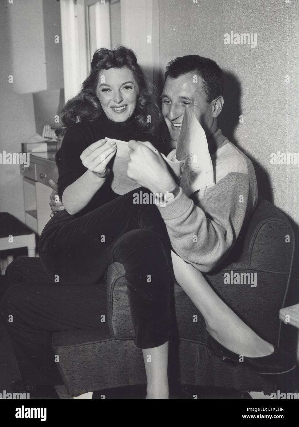 JULIE LONDON with Bobby Troup during break of the film The Great Man 1956. © Smp/Globe Photos/ZUMA Wire/Alamy Live News Stock Photo