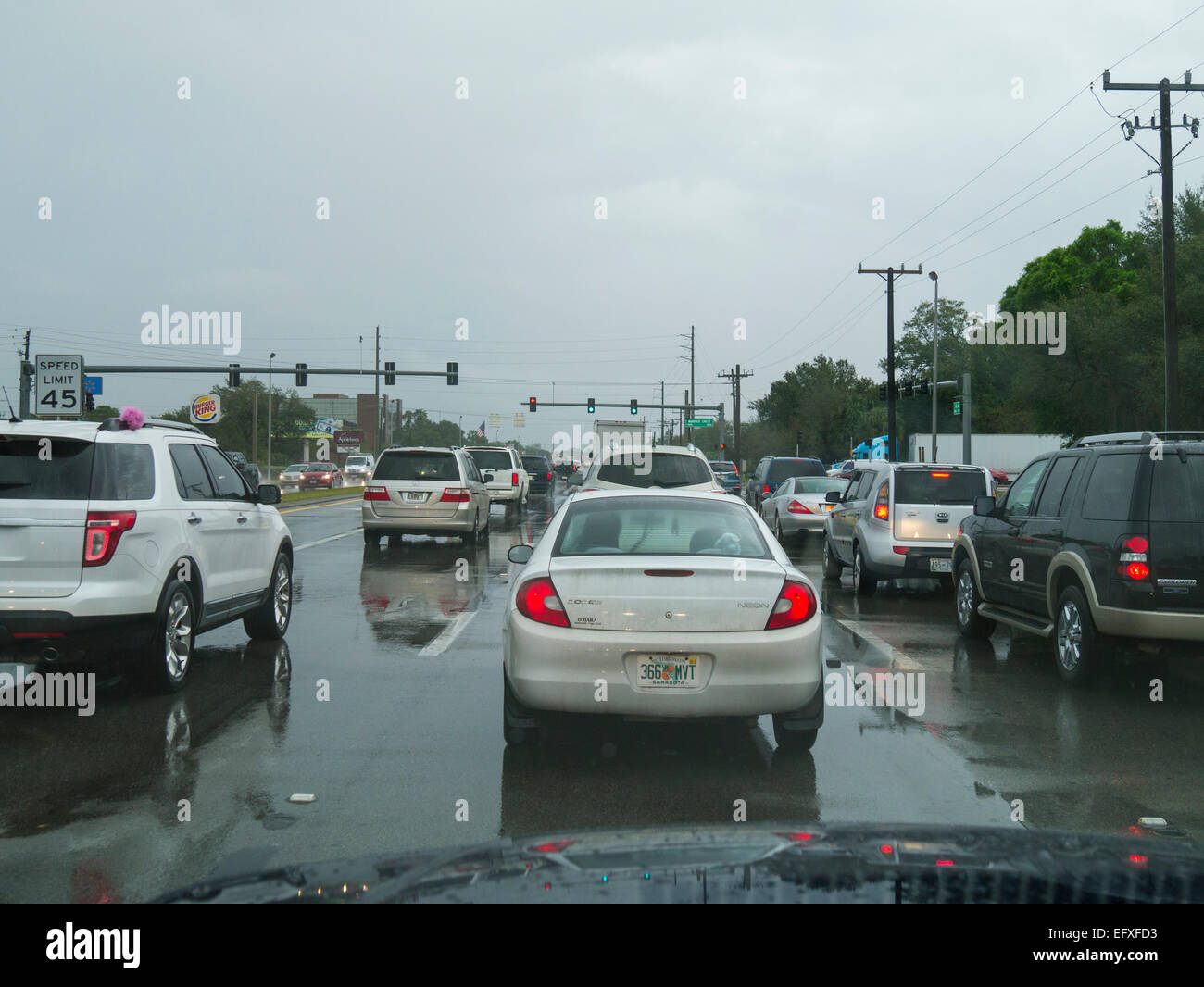 Stopped at traffic light hi-res stock photography and images - Alamy