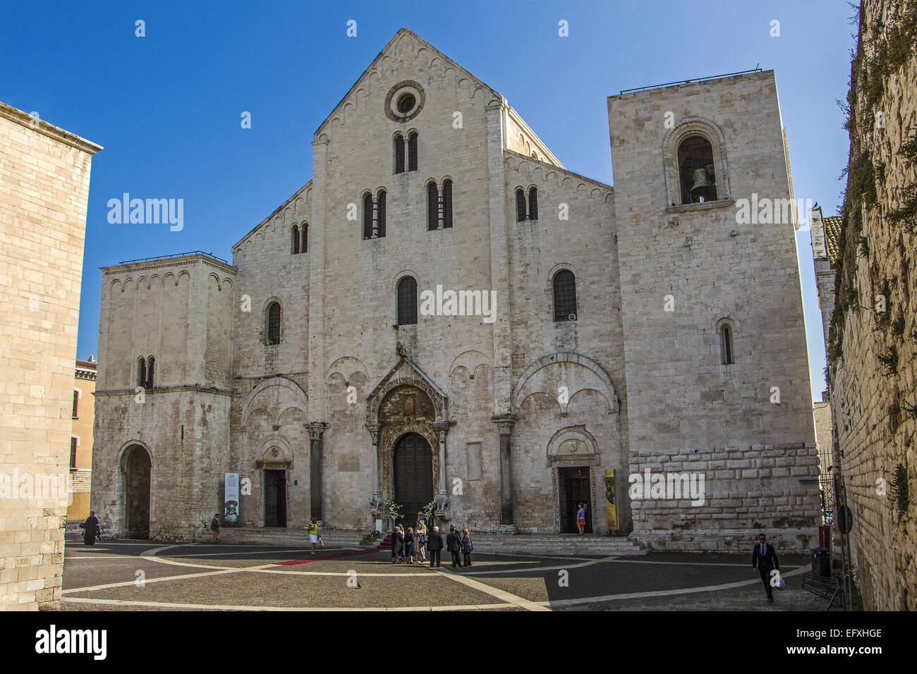 italia-puglia-bari-centro-storico-basilica-di-san-nicola-italy-puglia