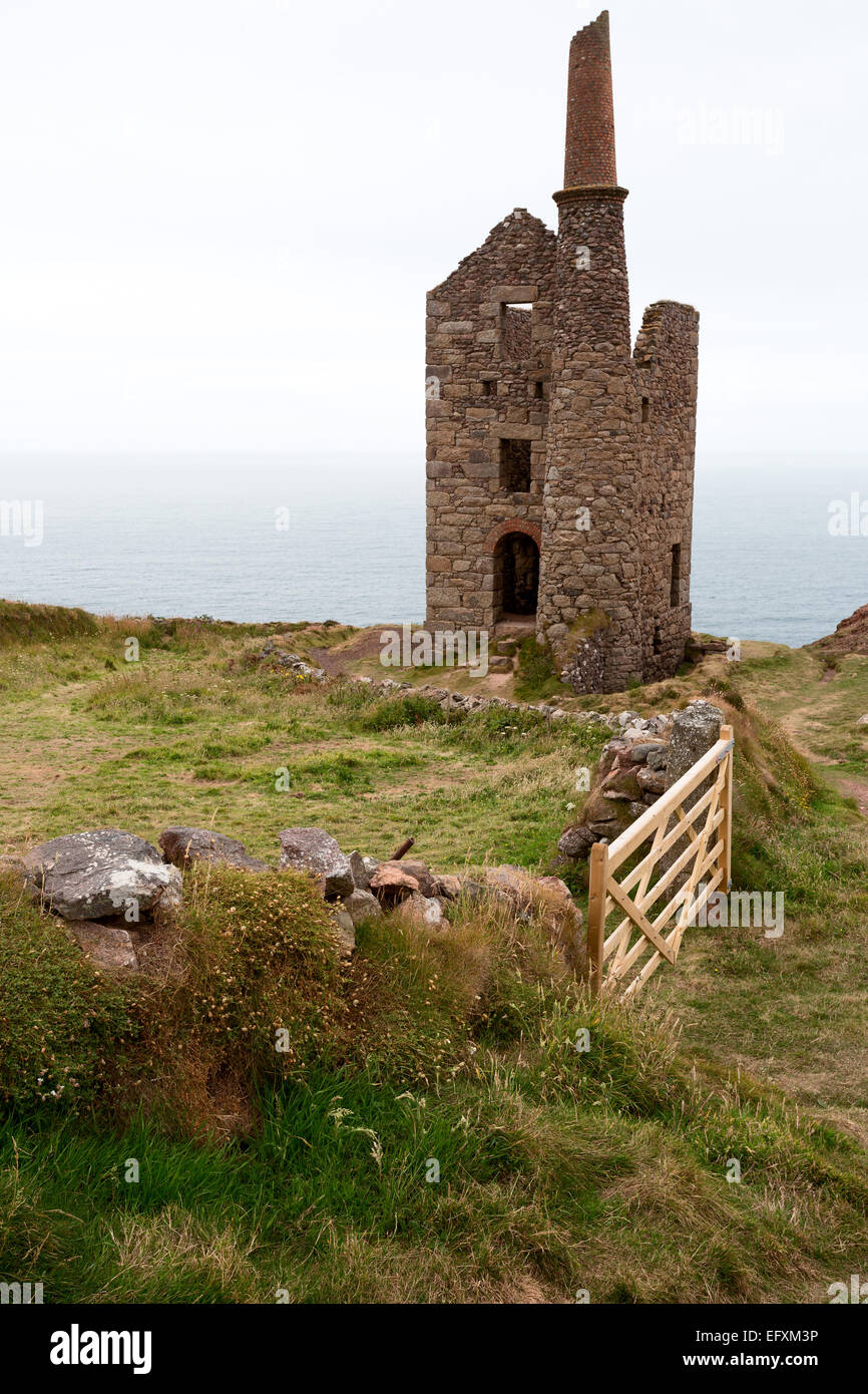 Derelict engine house at Botallack on a misty summers day, Cornwall Uk ...