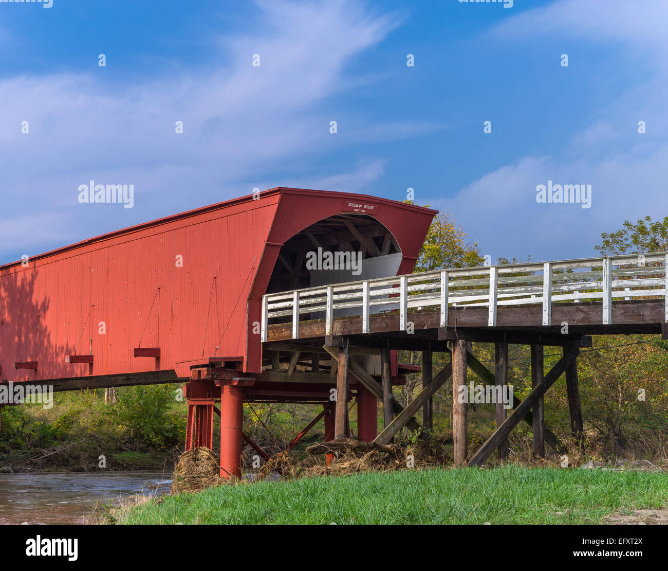 Iowa covered bridge madison county hires stock photography and images