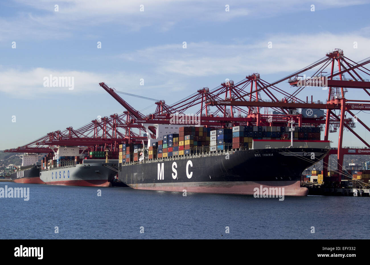 Los Angeles, California, USA. 11th Feb, 2015. Container ships are ...