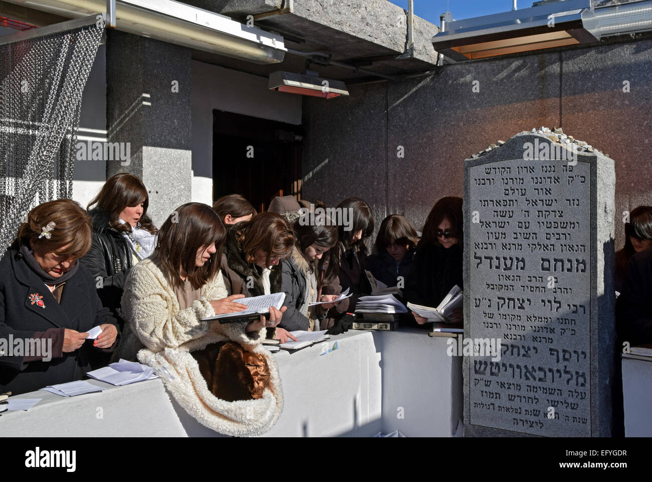 Jewish women praying at the Ohel at the graves of the 6th & 7th Lubavitcher Rebbe. Montefiore cemetery in Cambria Heights, NYC Stock Photo