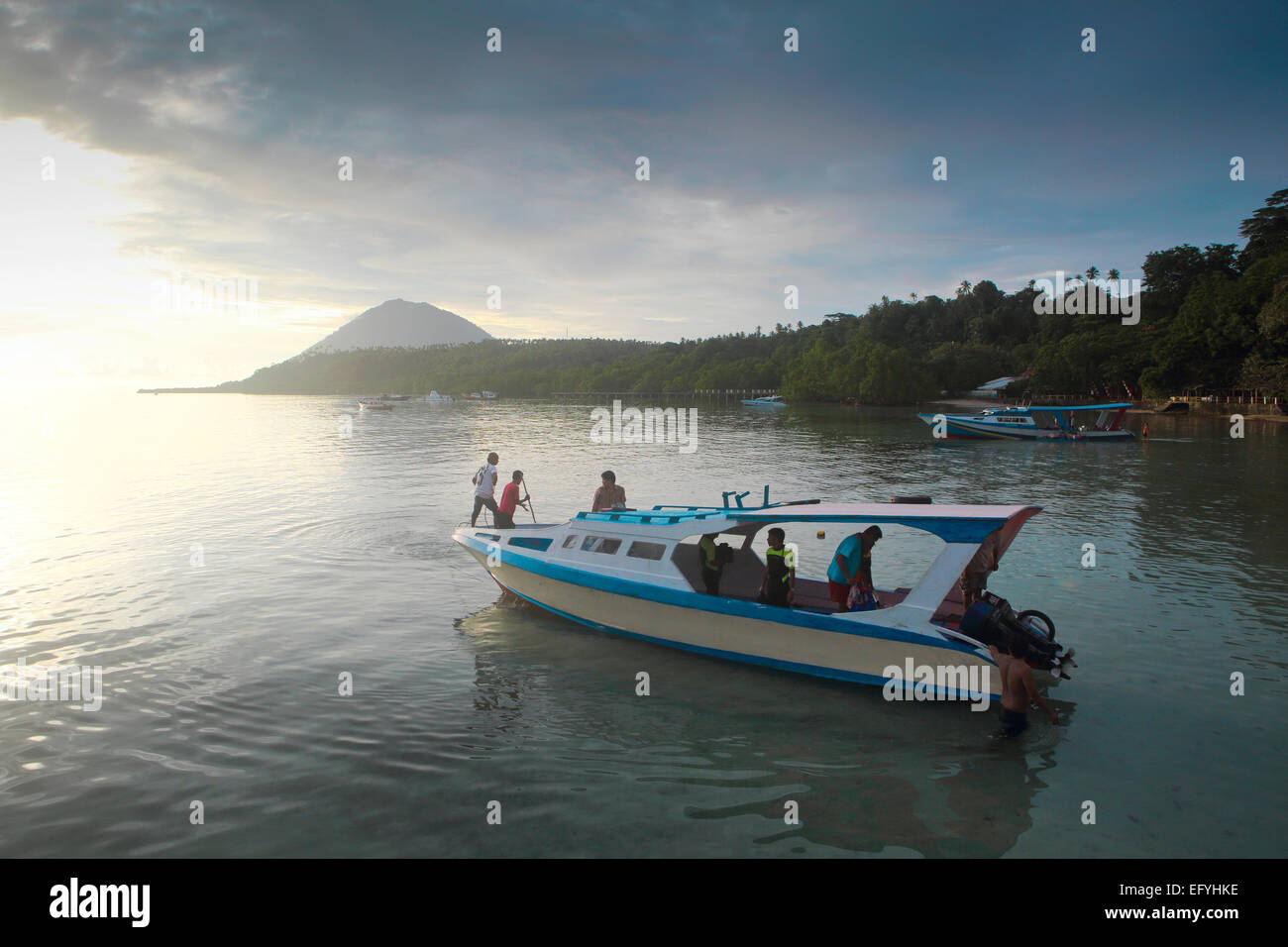 Scuba diving boat hi-res stock photography and images - Alamy